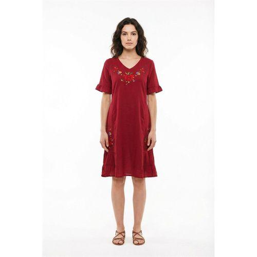 Kısa Kol İrem Nakış Detaylı Midi Boy Yazlık Şile Bezi Elbise Bordo Brd