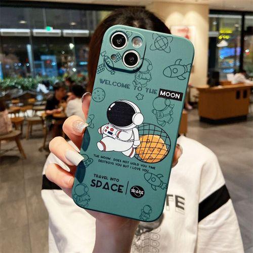 iPhone 13 Uyumlu Sevimli Astronot Desenli Premium Silikonlu Lansman Telefon Kılıfı
