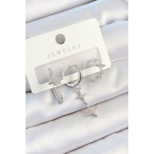 Pirinç Zirkon Taşlı Kelebek Ve Sallantılı Yıldız Model Gümüş Renk 3'lü Çift Kadın Küpe Set