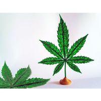 Gerçekçi Sanatsal Marihuana Yaprağı (Bu ürün Sadece Plastik parçadır - Almadan Önce Soru Sorabilirsiniz)