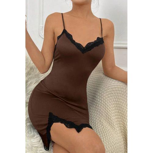 Kadın Kahverengi Göğsü Ve Bacakları Dantelli Yırtmaçlı Şık Gecelik