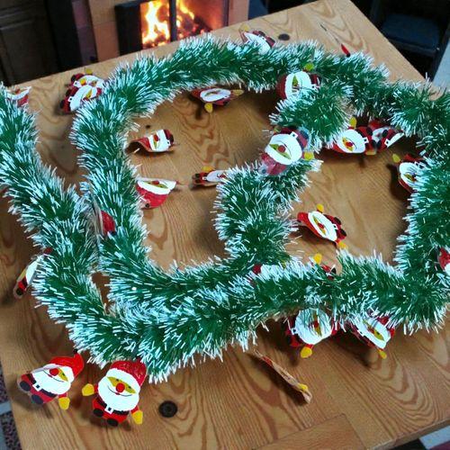 2 METRE AÇIK YEŞİL BEYAZ KARLI YUMUŞAK BOYUN GARLANDI VIP KARLI NOEL BABA FİGÜRLÜ YILBAŞI BOYUN SİMİ