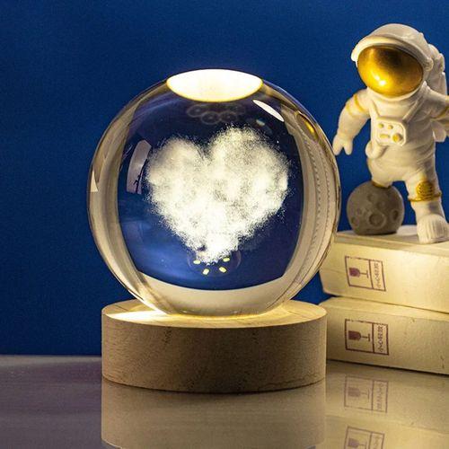 Ahşap Altlıklı Kalp Tasarımlı Cam Küre