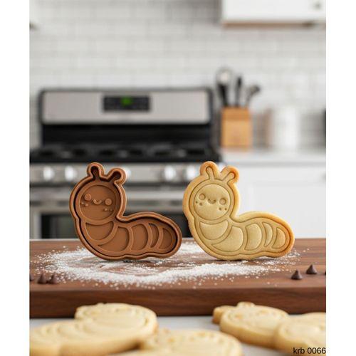 Sevimli Tırtıl Figürlü Kurabiye Kalıbı ve Hamur Kesici – Şeker Hamuru ve Oyun Hamuru İçin İki Parça Kalıp