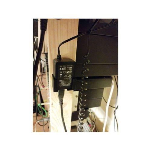 Behringer UMC1820 Duvara Montajlı Güç Kaynağı Tutucu (Bu ürün Sadece Plastik parçadır - Almadan Önce Soru Sorabilirsiniz)