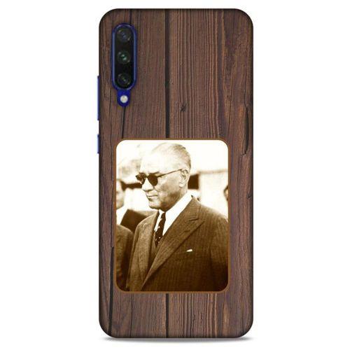Xiaomi Mi A3 Kılıf Atatürk (28) Arka Kapak Kahve Tahta