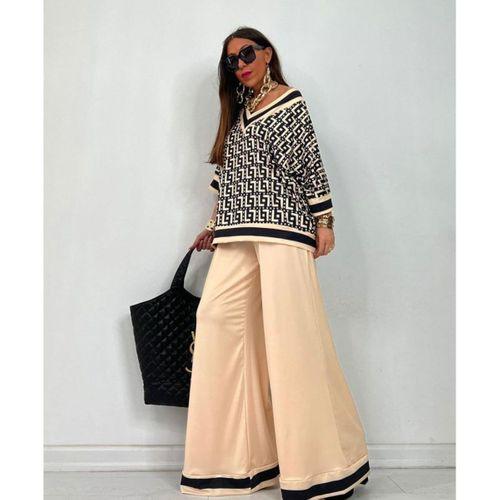 Kadın V Yaka Fakir Kol Geometrik Desen Baskılı Bluz Ve İspanyol Paça Sendy Kumaş Ikili Takım