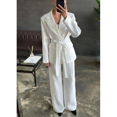 Ekru Beli Kuşaklı Ceket Ve Pantolon Parlak Takım