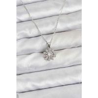 Pirinç Gümüş Renk Çiçek Model Kadın Kolye