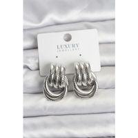 Gümüş Renk Halka Modelli Pirinç Kadın Küpe