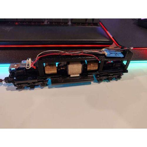 Athearn Lokomotif Orta Çerçeve DCC Dekoder ve Ters Işık İçin (Bu ürün Sadece Plastik parçadır - Almadan Önce Soru Sorabilirsiniz)