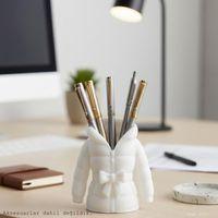 Beyaz Kapüşonlu Fiyonklu Bayan Mont Formlu  Kalemlik Masaüstü Plastik Düzenleyici