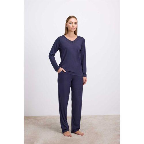 Kadın Uzun Kollu Pijama Takımı Şık V Yaka Ve Minimal Tasarım