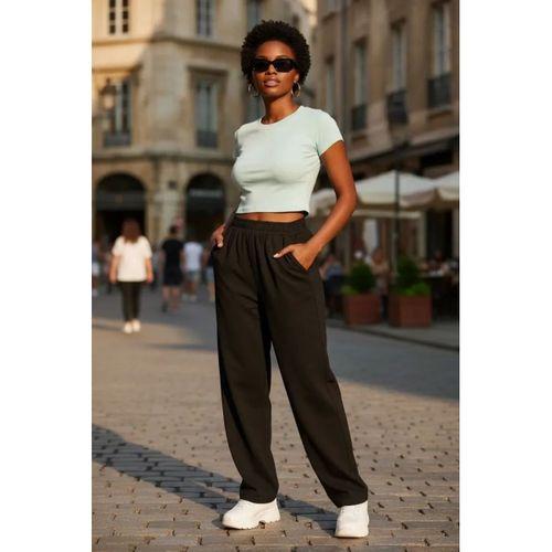 Kadın Beyaz Modern Fit Yuvarlak Yaka Crop Bluz
