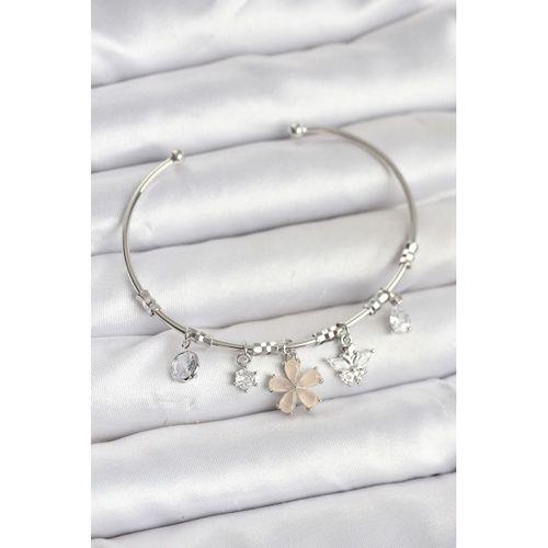 Çiçek ve Kelebek Charmlı Gümüş Renk Pirinç Kadın Bileklik