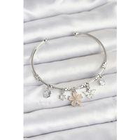 Çiçek ve Kelebek Charmlı Gümüş Renk Pirinç Kadın Bileklik