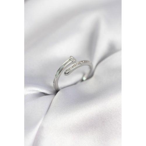 Zirkon Taşlı Gümüş Renk Yassı Çivi Model Kadın Yüzük