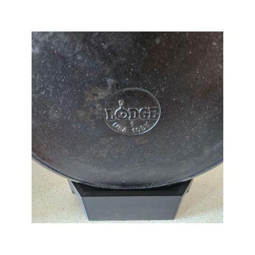 30 Cm Lodge Dökme Demir Tava Standı (Bu ürün Sadece Plastik parçadır - Almadan Önce Soru Sorabilirsiniz)