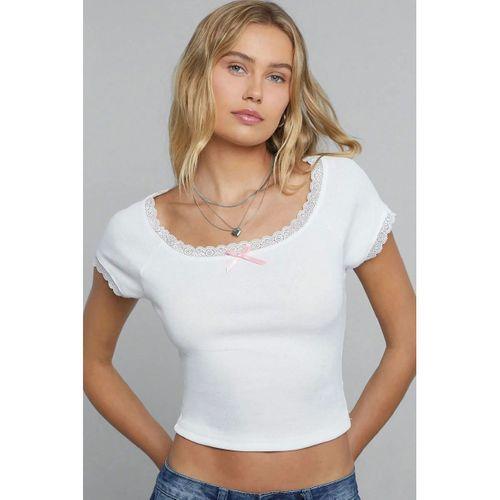 Kadın Beyaz Premium Dantel Detaylı Fiyonk Aksesuarlı Crop Top Bluz