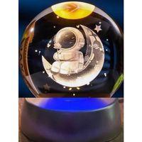 Ay Üstünde Astronot Tasarımlı Plastik Altlıklı Işıklı Cam Küre