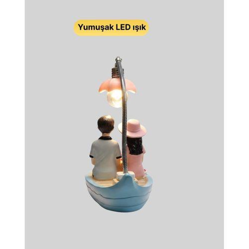 Romantik Sandal Üzerinde Çift Figürü Led Gece Lambası Masa Dekoru Yeni Nesil
