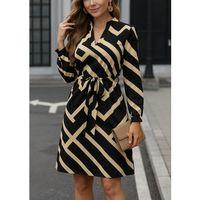 Kadın Uzun Kollu V Yakalı Desenli Belinde Kuşaklı Dalgıç Elbise