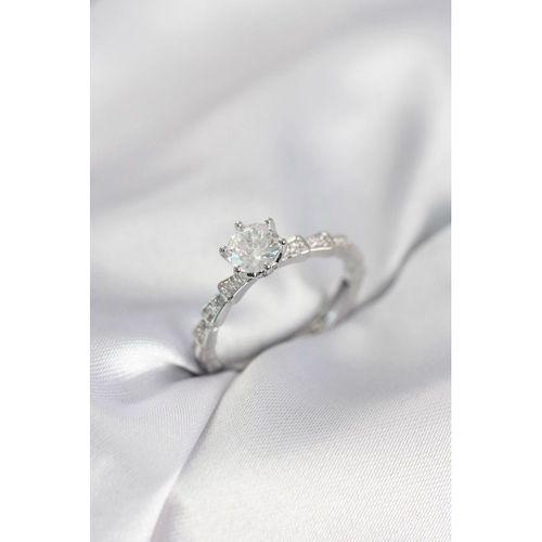 Gümüş Renk Zirkon Taşlı Tek Taş Model Kadın Yüzük