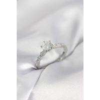 Gümüş Renk Zirkon Taşlı Tek Taş Model Kadın Yüzük