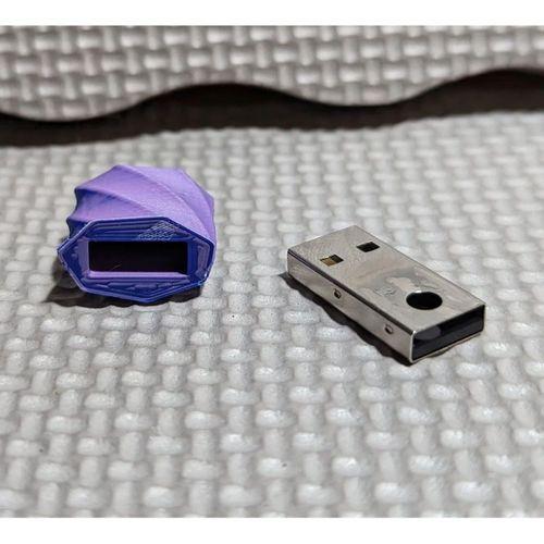 USB Flash Bellek Yedek Kasa (Bu ürün Sadece Plastik parçadır - Almadan Önce Soru Sorabilirsiniz)