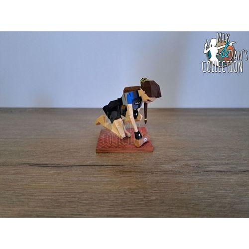 - Lara Croft Düşük Poligon Tomb Raider 2 Sola (Bu ürün Sadece Plastik parçadır - Almadan Önce Soru Sorabilirsiniz)
