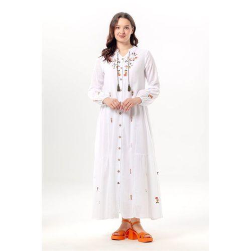 Uzun Kol Ala Nakışlı Püskül Bağcıklı Hakim Yaka Yazlık Şile Bezi Uzun Elbise Beyaz Byz