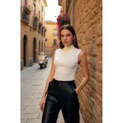 Kadın Beyaz Kolsuz Balıkçı Yaka Basic Bluz Şık Minimal Üst Giyim