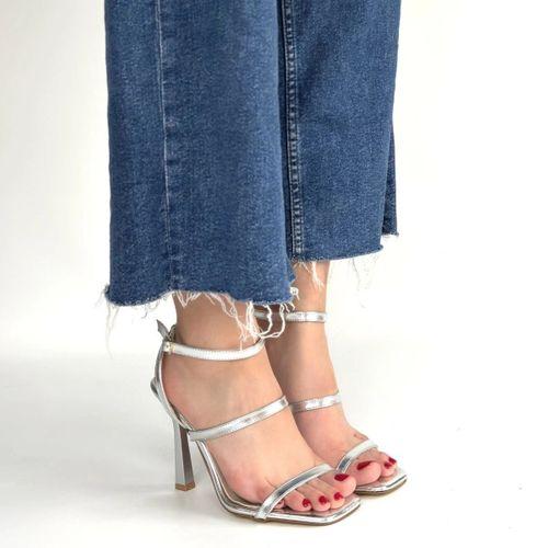 Umira Gümüş Rugan Topuklu Bilekten Kemerli Ayakkabı