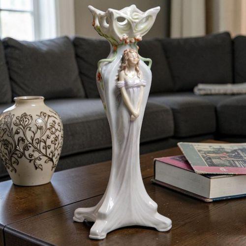 Dekoratif Kadın Figürlü Vazo Wise Veronese – Porselen Sanatsal Obje 36,5 cm