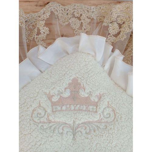 Yenidoğan Wool Yün Kumaş Taç Nakışlı Güpür Duvaklı Fiyonk Prizma Taş Unisex Kundak Bebek Battaniyesi Bej