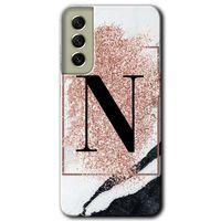 MRCİLETİSİM Samsung Galaxy S21 FE Kılıf HD Desen Baskılı Arka Kapak + Temperli Cam - Pembe Mermer Desenli N Harfi