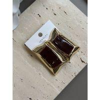 Mineli Kıvrımlı Küpe - Kahverengi