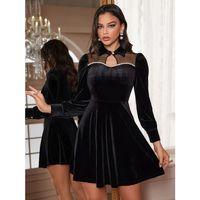 Kadın Uzun Kollu Yakalı Tül Detaylı Incili Mini Kadife Elbise