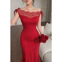 Kadın Göğüs Ve Yakası Dantel Detaylı Kayık Yaka Görünümlü Uzun Ithal Krep Elbise