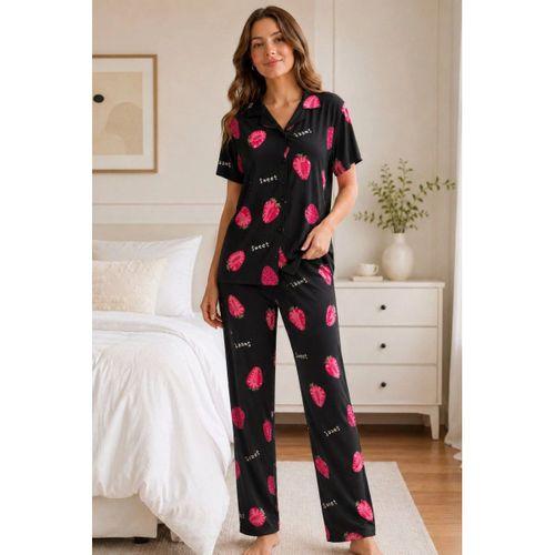 Kadın Pijama Takımı - Çilek Desenli Kısa Kollu Gömlek Yaka Milan Kumaş, Siyah