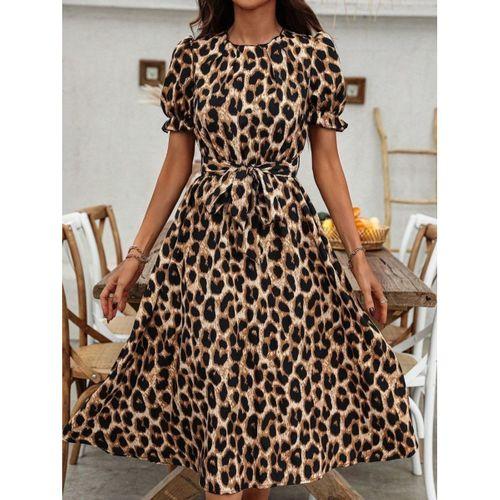 Kadın Kısa Kollu Yakalı Belden Kuşaklı Leopar Desenli Midi Süprem Elbise