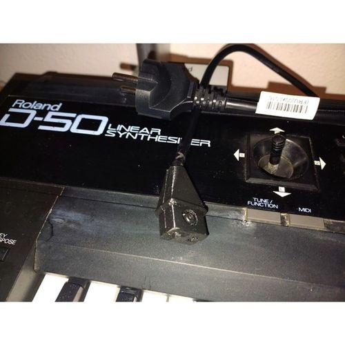 Roland D 50 D 20 Yedek Güç Prizi (Bu ürün Sadece Plastik parçadır - Almadan Önce Soru Sorabilirsiniz)