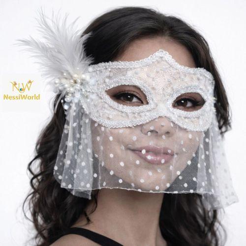 Beyaz Dantel Tüllü Peçeli Parti Maskesi – Tüylü İnci Detaylı