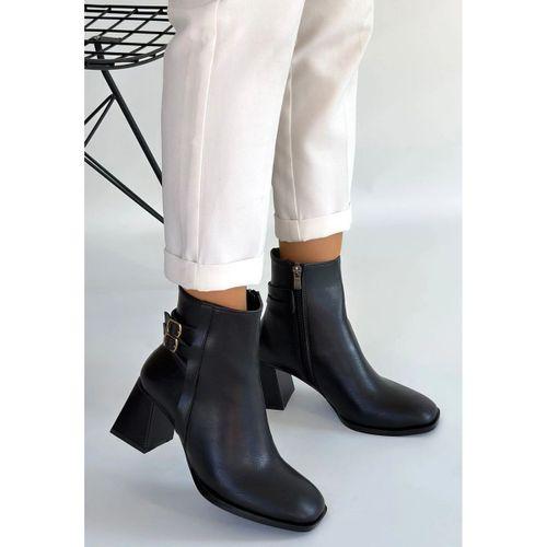 Kanda Siyah Cilt Topuklu Bot