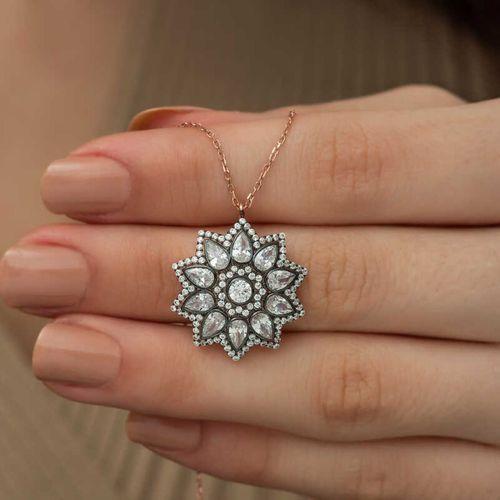 Lucky Life 925 Ayar Gumuss  Rose Çiçek Desenli Elmas Montür Kolye