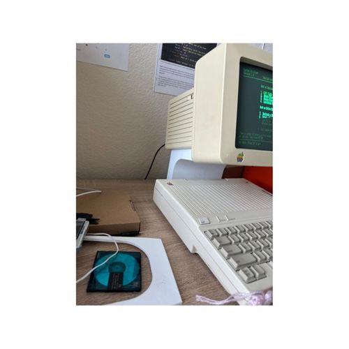 Apple IIc Monitör Standı 3D Baskı (Bu ürün Sadece Plastik parçadır - Almadan Önce Soru Sorabilirsiniz)