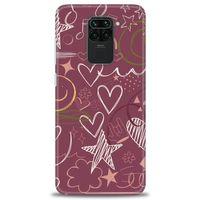 Xiaomi Redmi Note 9 Kılıf HD Baskılı Kılıf - Notalar ve Kalpler Bordo + Tam Ekran Koruyucu