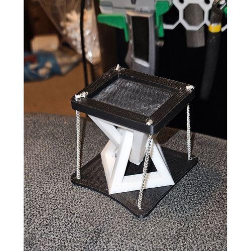 Işıldayan Tensegrity Piramitler – LightBase’a Özel Zarif Ayaklarla – 6899831