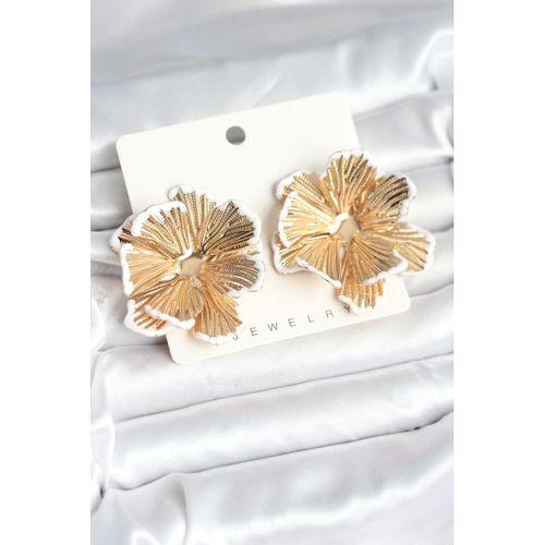 Pirinç Gold Renk Beyaz Mine Detaylı Lotus Kadın Küpe