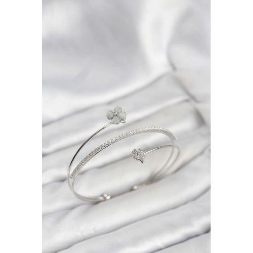 Yonca Çiçek Model Pirinç Gümüş Renk Kadın Bileklik